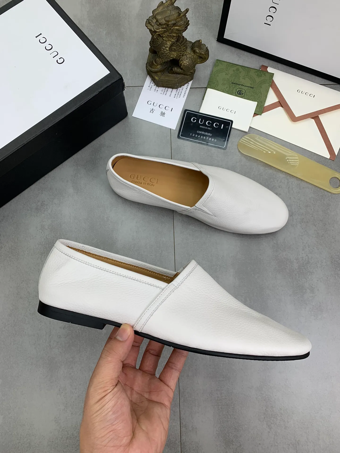 Men's Men's Shoes 💰P500💰【New Style】Water-dyed Niuli Gucci's most popular selection of lazy slip-on leather shoes (Gucci) official website latest Gucci lazy leather shoes, hot style 💥 simple and elegant style, exclusive for trendy men. Unique official website latest brand original double G embossing Elements 👑 Original Gucci decoration, fashionable and elegant, fabric original calfskin ✅ fully imported first-layer cowhide lining, official website designated wear-resistant, rubber business outsole, classic model taken at the counter in real life 🎬38-44 Black brown white optional